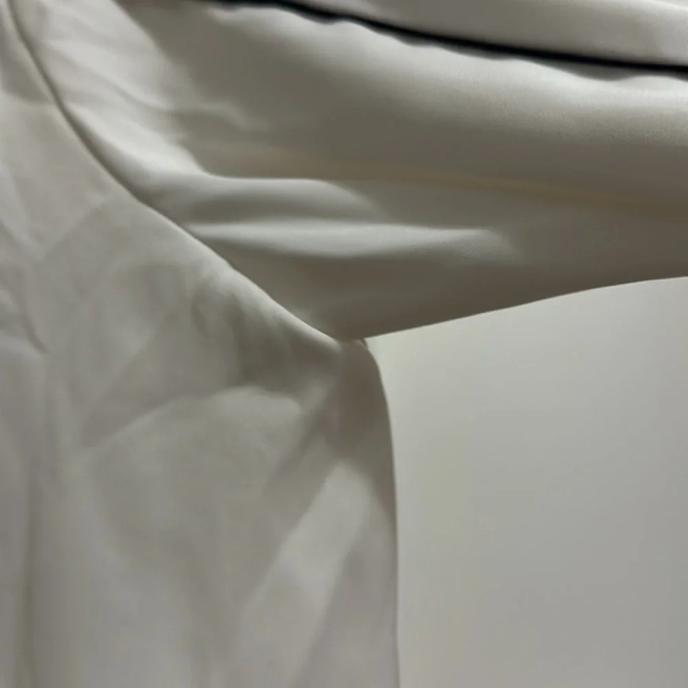 100% Poly Ann Taylor button down holiday blouse. Front bow - Picture 4 of 10